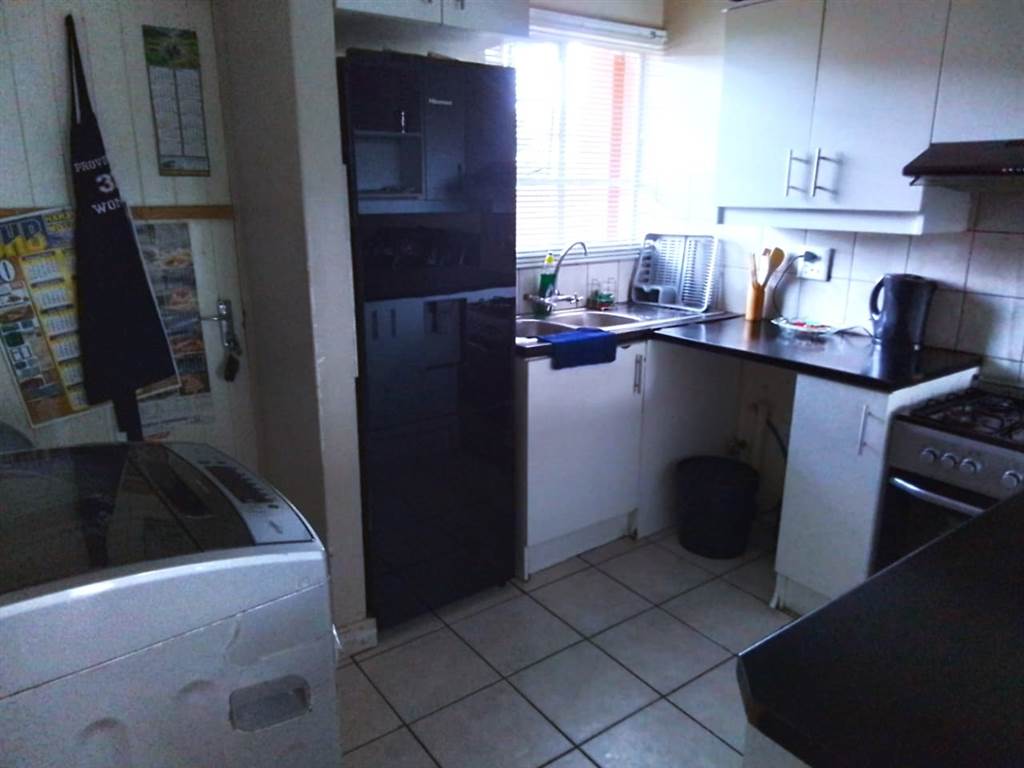 2 Bed Apartment in Boksburg Central photo number 5