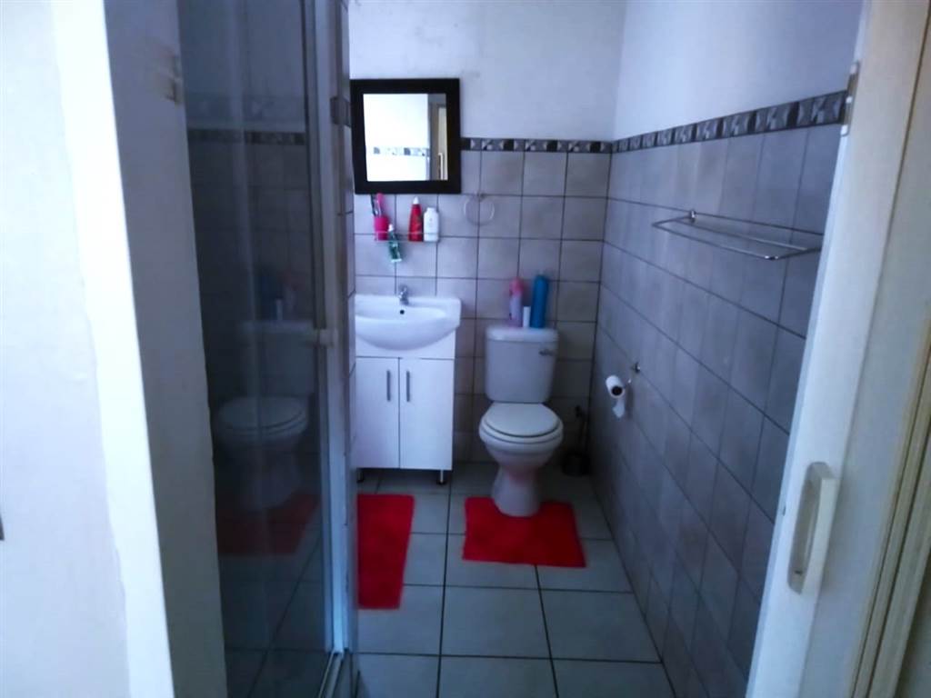 2 Bed Apartment in Boksburg Central photo number 15