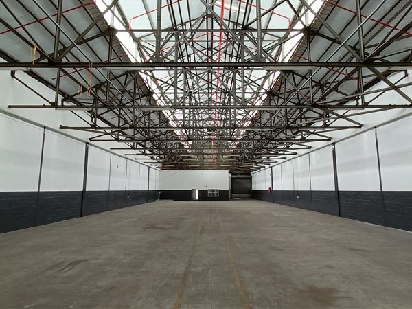 982  m² Industrial space