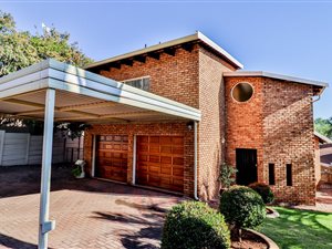 5 Bed House in Zwartkop