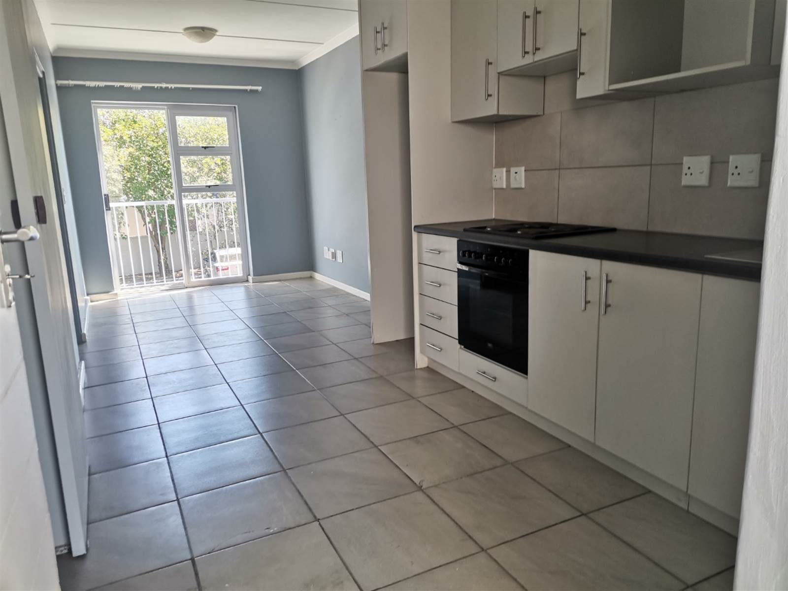 1 Bed Apartment in Paarl photo number 7
