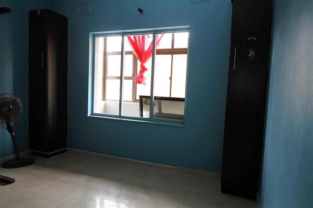 1.5 Bed Flat in Isipingo Beach photo number 9