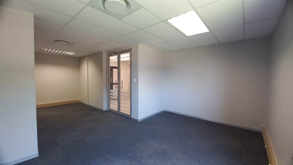137  m² Commercial space in Faerie Glen photo number 5