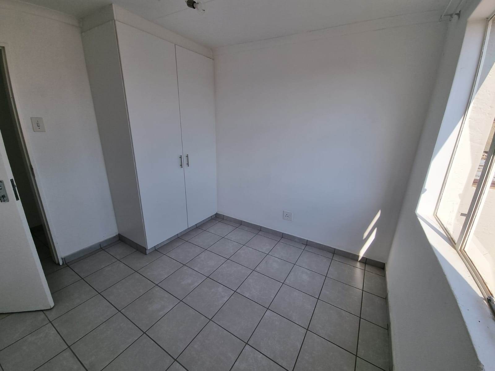3 Bed Apartment in Turffontein photo number 8