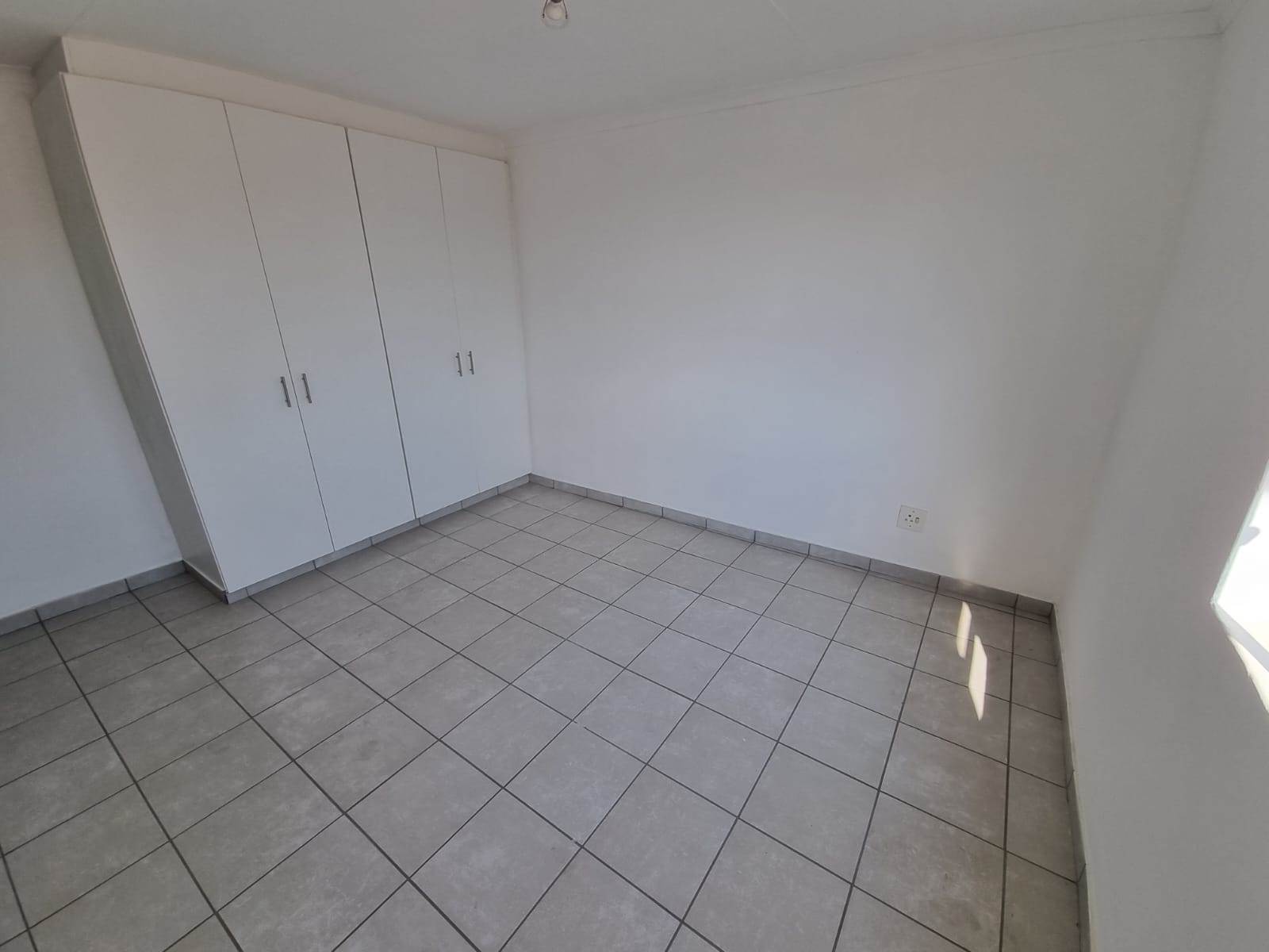 3 Bed Apartment in Turffontein photo number 9