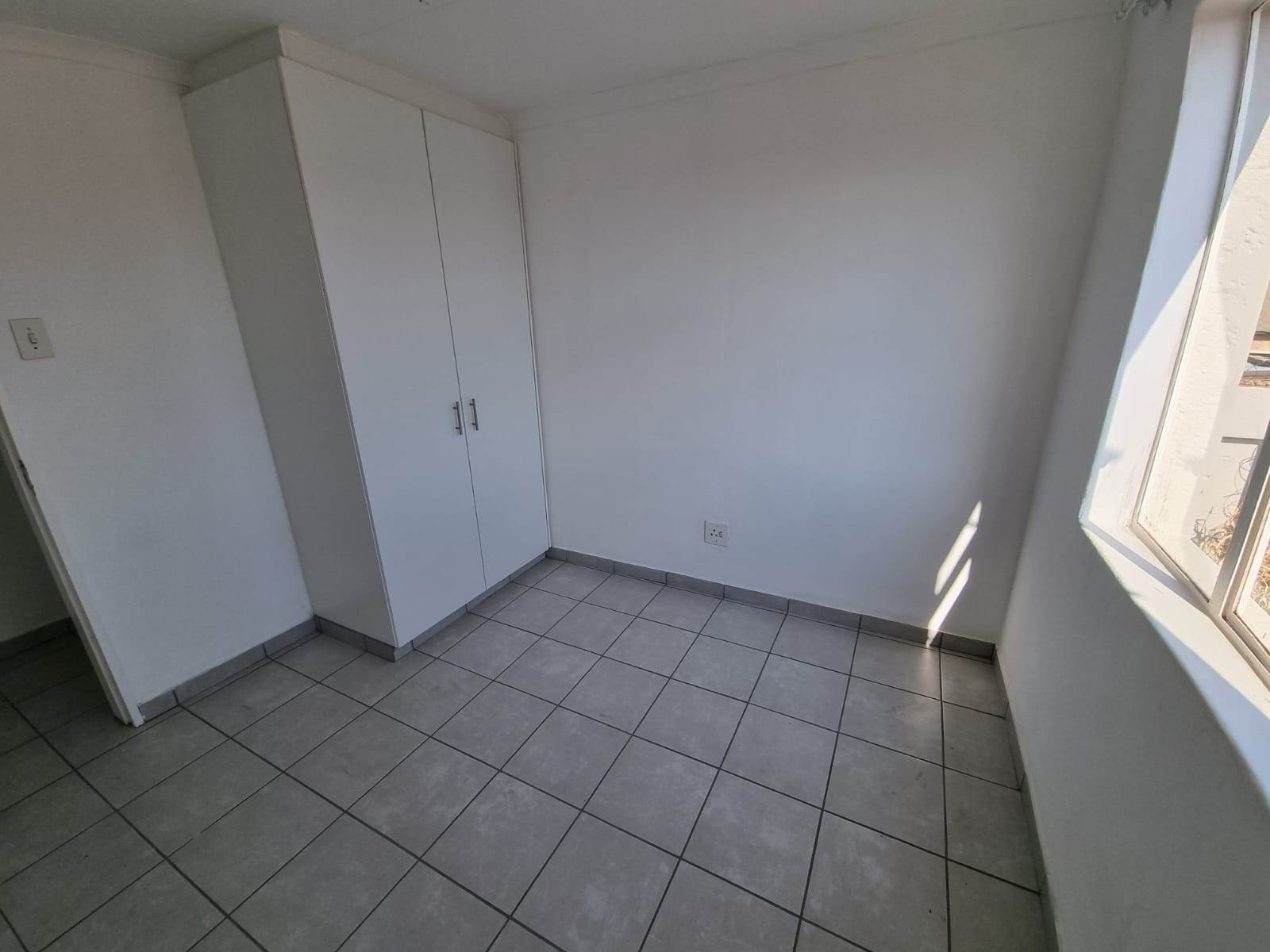 3 Bed Apartment in Turffontein photo number 10