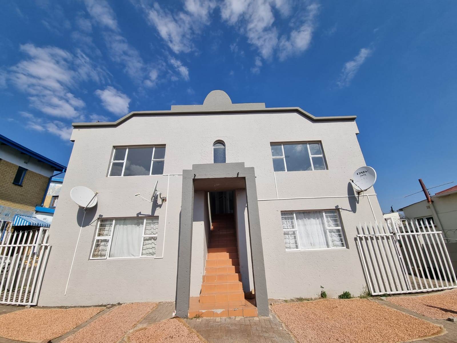 3 Bed Apartment in Turffontein photo number 1