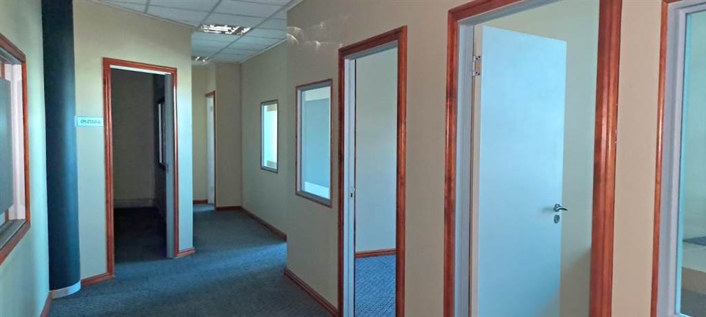 186  m² Office Space in Paarl Central East photo number 14