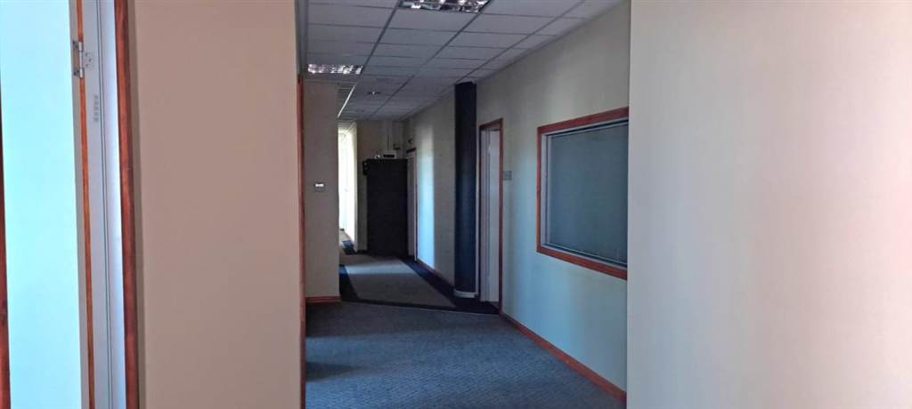 186  m² Office Space in Paarl Central East photo number 5