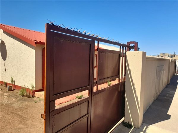 2 Bedroom House 2 Bedroom House