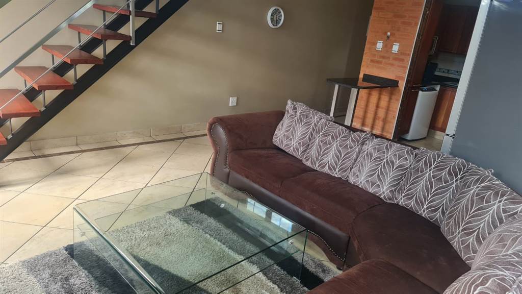 3 Bed Duplex in Waterval East photo number 11