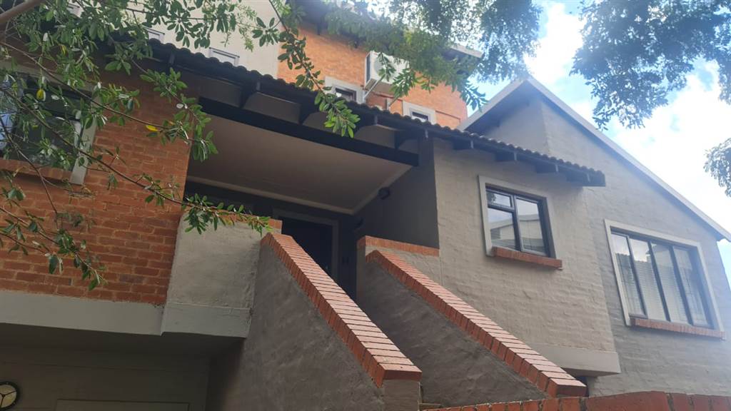 3 Bed Duplex in Waterval East photo number 1