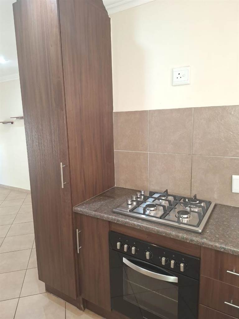 2 Bed Apartment in Hartbeespoort Dam photo number 1