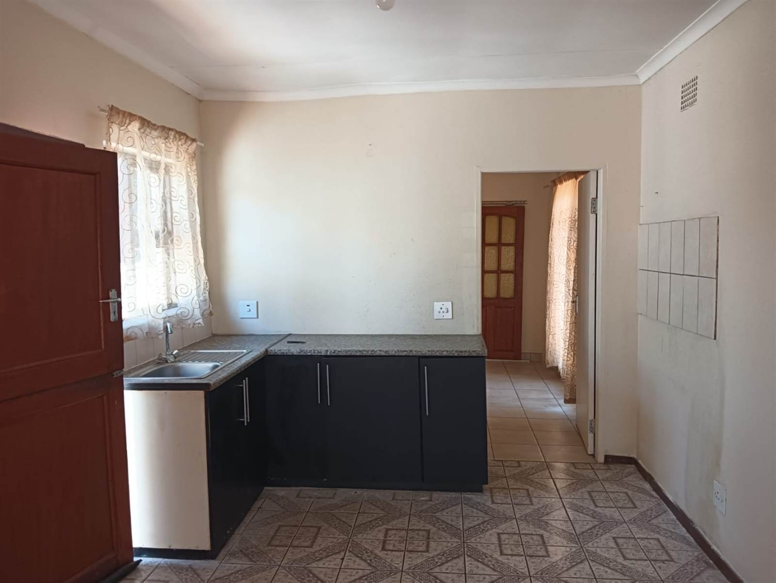 1 Bed House in Meredale photo number 3