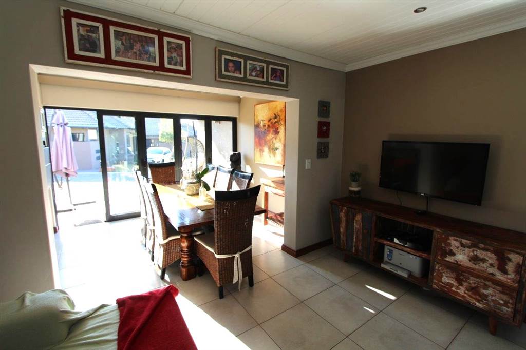 2 Bed Townhouse in Modimolle photo number 12