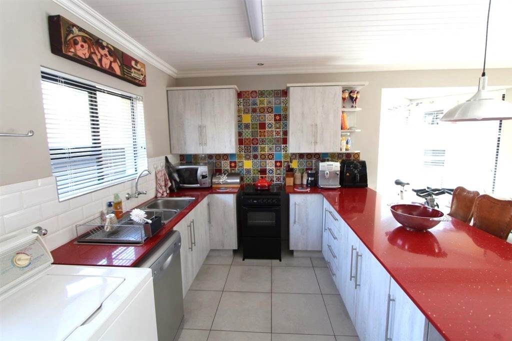 2 Bed Townhouse in Modimolle photo number 3