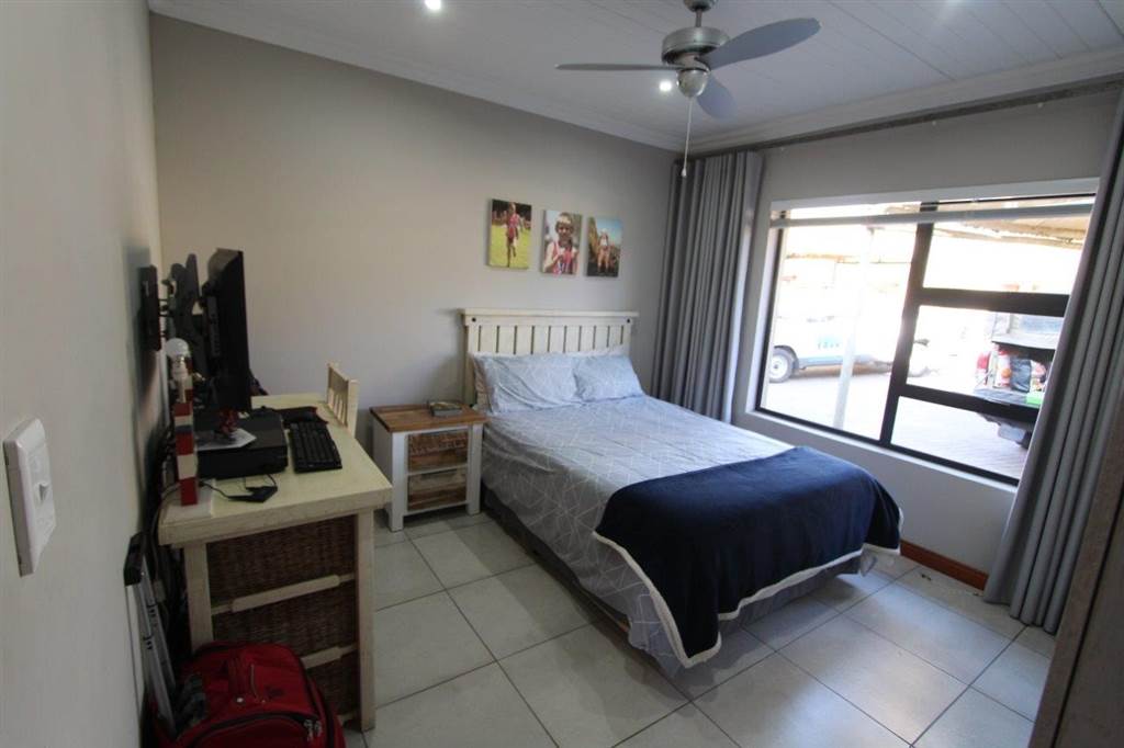 2 Bed Townhouse in Modimolle photo number 8
