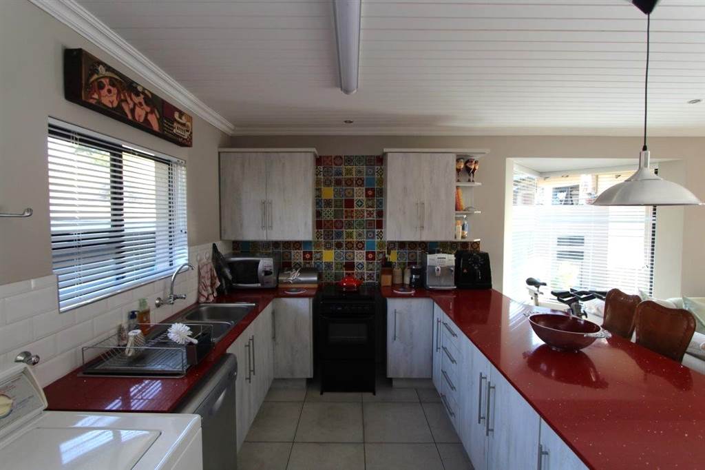 2 Bed Townhouse in Modimolle photo number 27