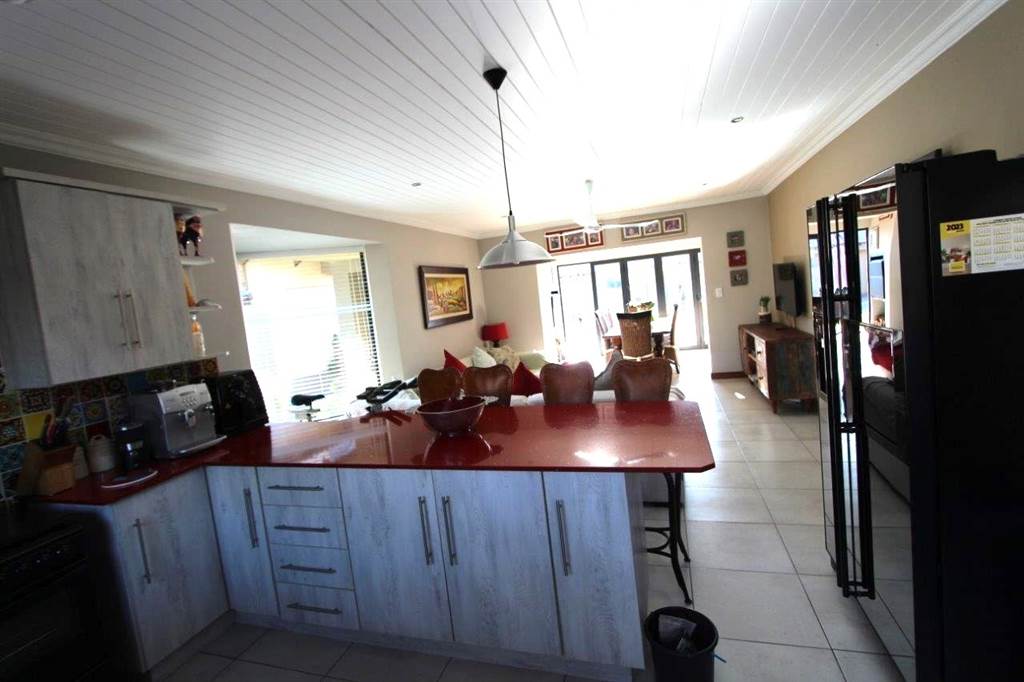 2 Bed Townhouse in Modimolle photo number 11