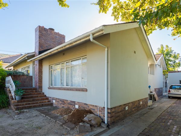 4 Bedroom House 4 Bedroom House
