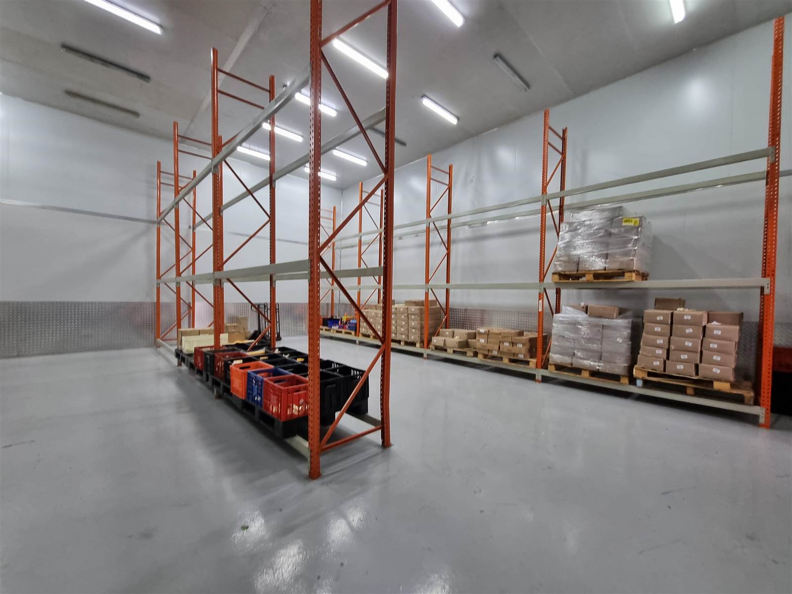 1000  m² Industrial space in Greenhills photo number 2
