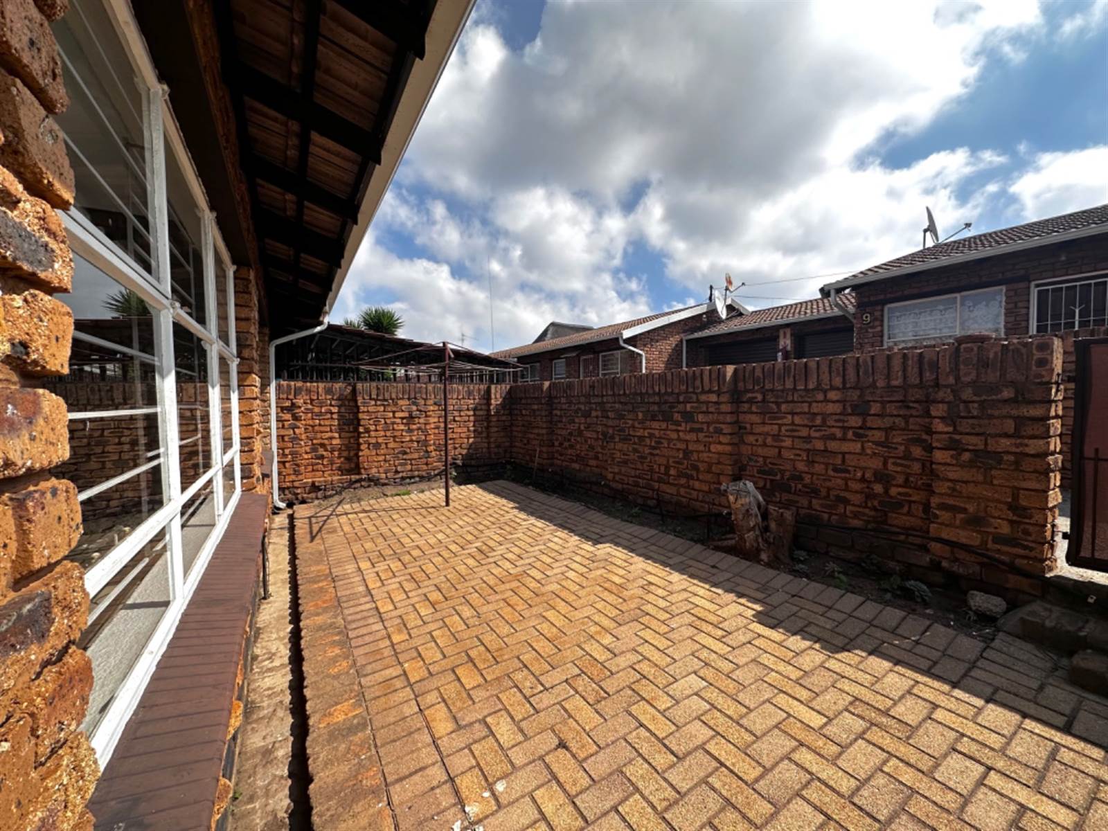2 Bed Townhouse in Krugersdorp North photo number 16