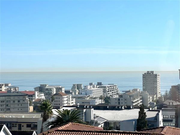 1.5 Bed Apartment in Sea Point