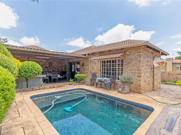 3 Bedroom Townhouse 3 Bedroom Townhouse