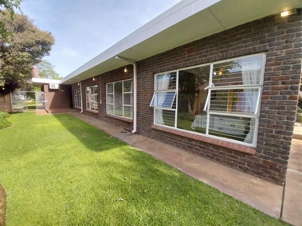 4 Bed House in Risiville