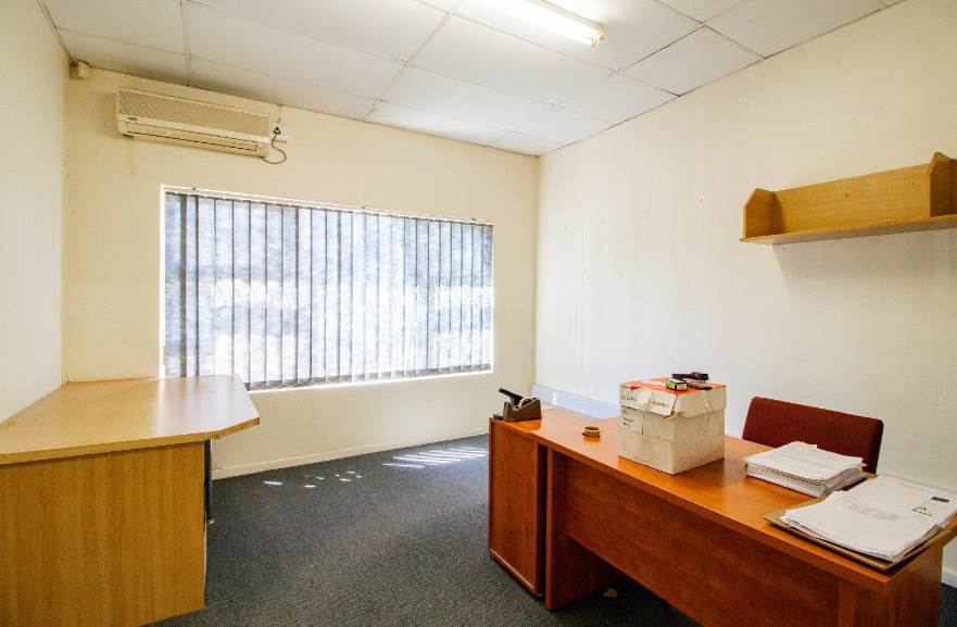 304  m² Commercial space in Southernwood photo number 12