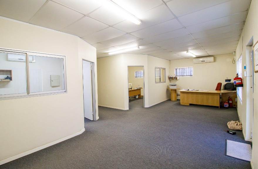 304  m² Commercial space in Southernwood photo number 14