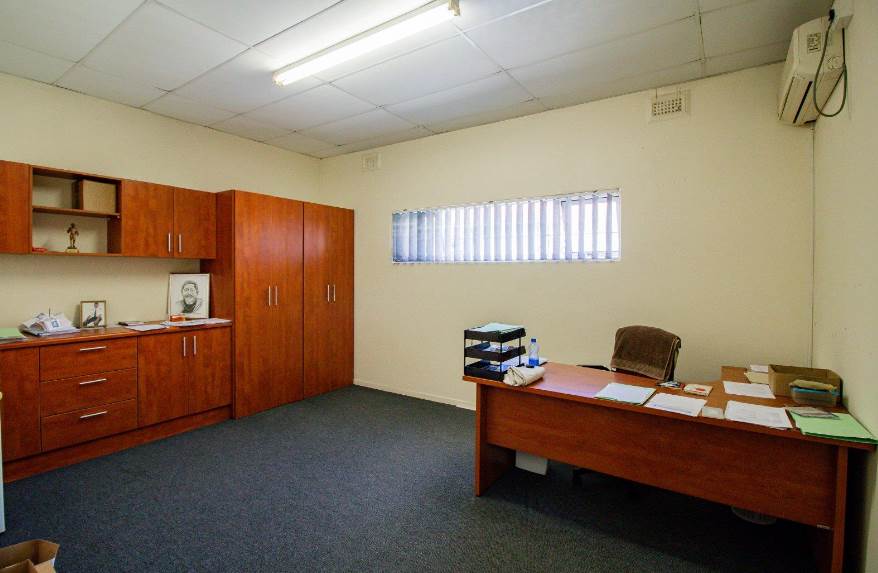 304  m² Commercial space in Southernwood photo number 10