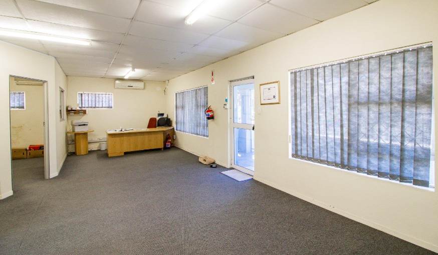 304  m² Commercial space in Southernwood photo number 13