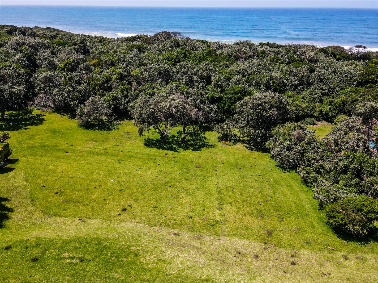 834 m² Land available in Cove Rock photo number 2
