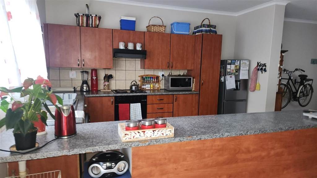 3 Bed Apartment in Vaalpark photo number 1