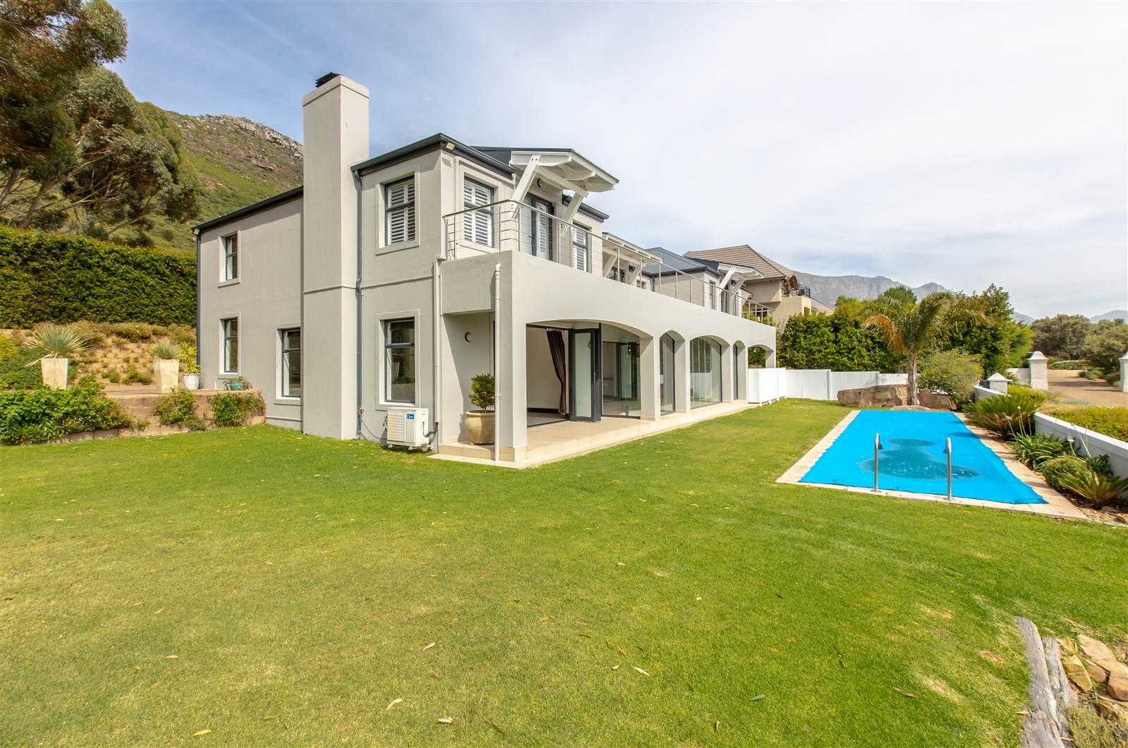 4 Bed House in Steenberg photo number 1