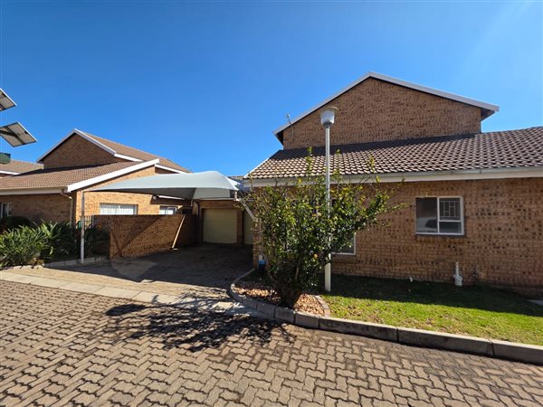 3 Bedroom Townhouse 3 Bedroom Townhouse