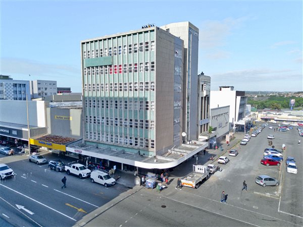 1 090 m² Retail Space 1 090 m² Retail Space