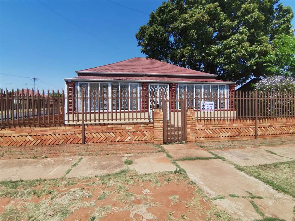 3 Bed House in Krugersdorp West photo number 24