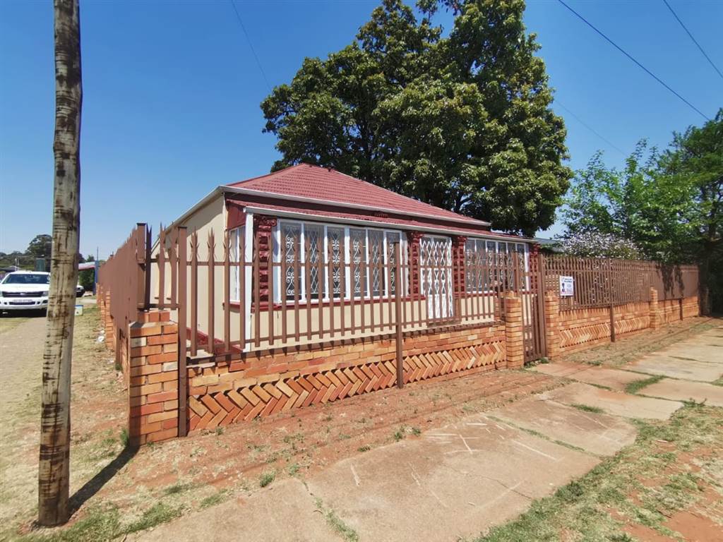 3 Bed House in Krugersdorp West photo number 11