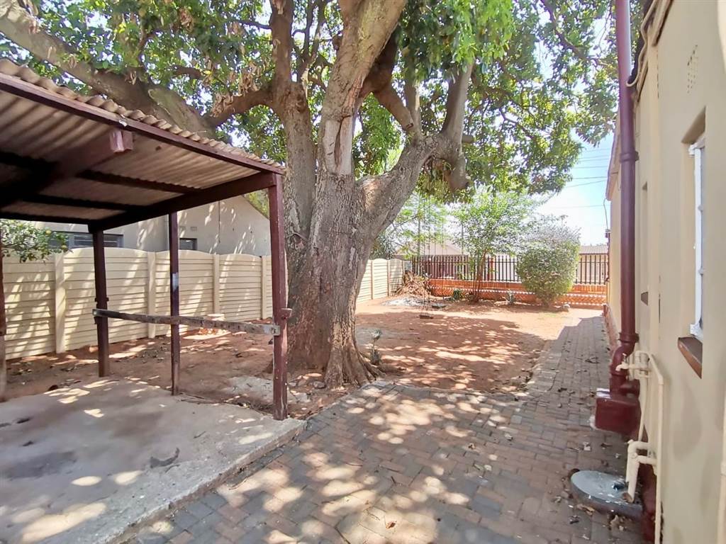 3 Bed House in Krugersdorp West photo number 3