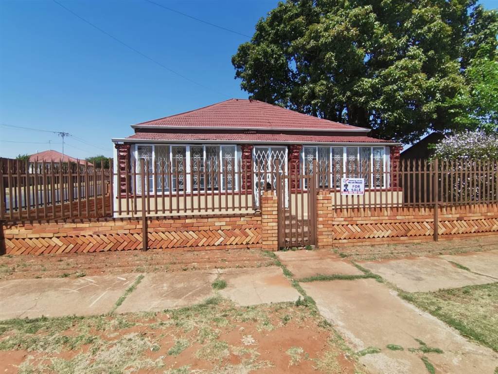 3 Bed House in Krugersdorp West photo number 19