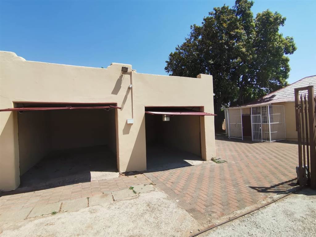 3 Bed House in Krugersdorp West photo number 14