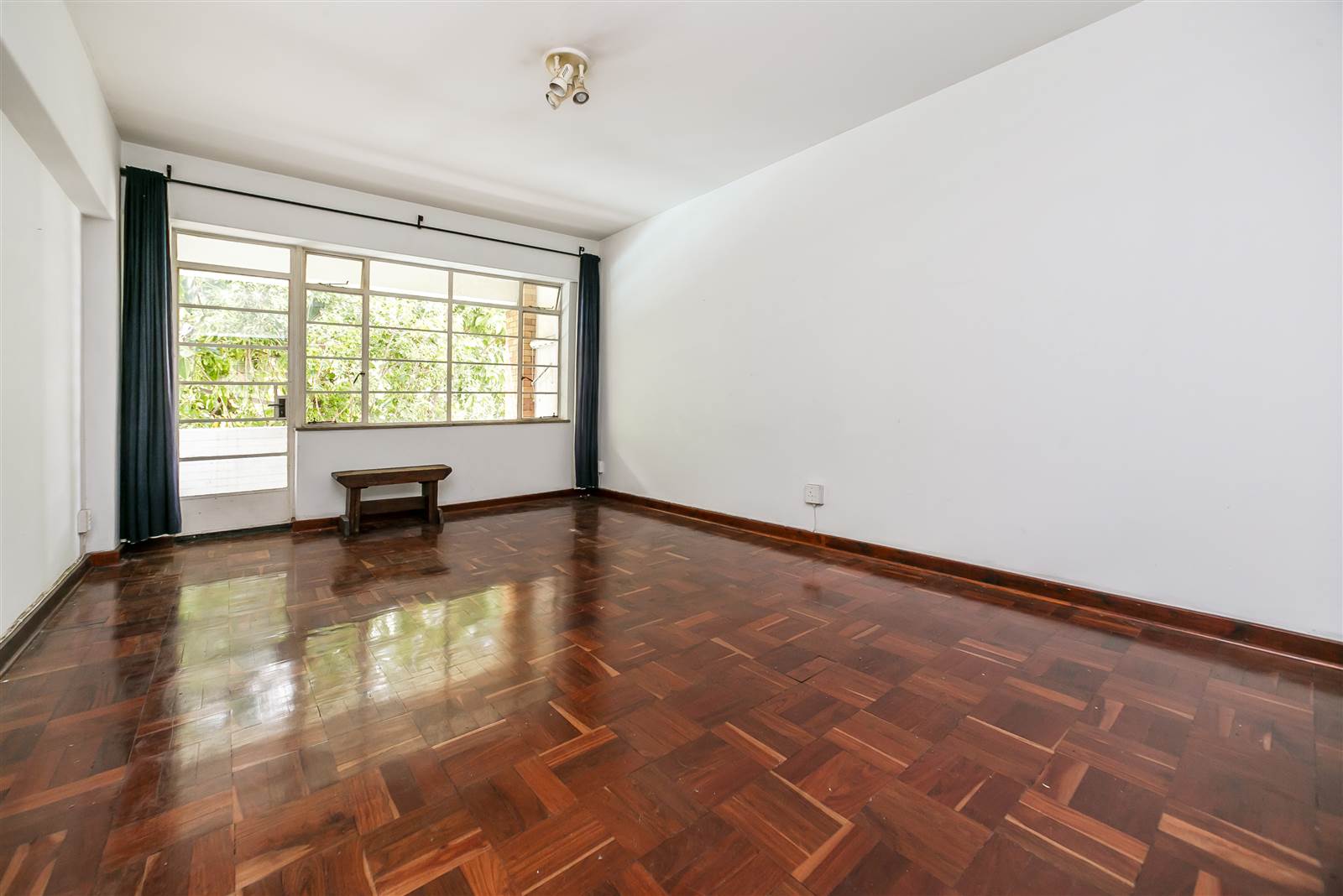 2 Bed Apartment in Illovo photo number 9