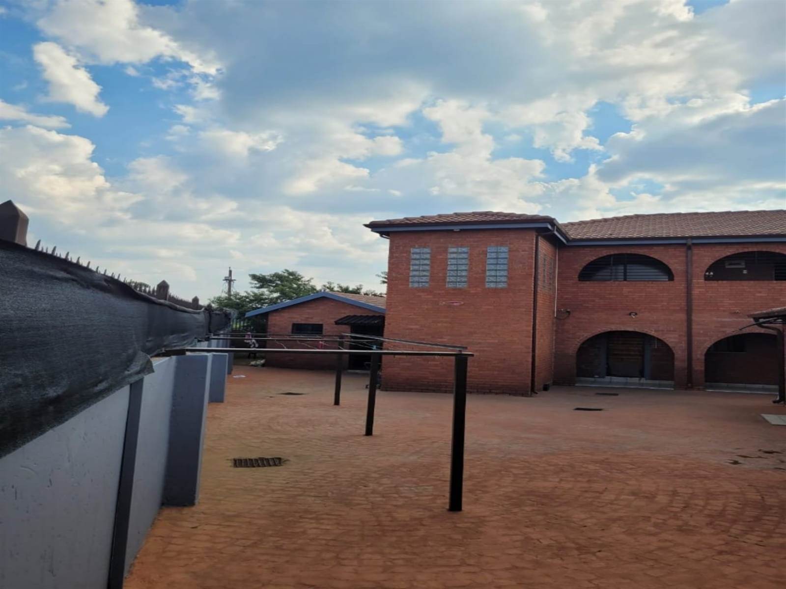 13 Bed House in Lenasia photo number 4