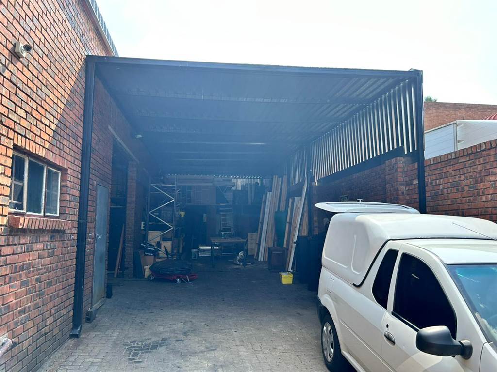 750  m² Industrial space in Eastgate photo number 9