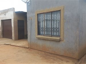 2 Bed House in Duduza