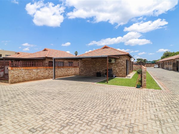3 Bed Townhouse in Grobler Park