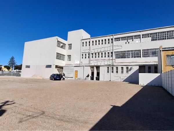 950  m² Commercial space