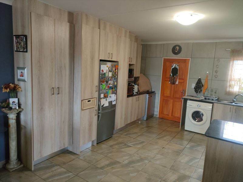 2 Bed Townhouse in Benoni CBD photo number 3